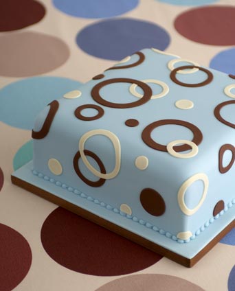 retro-circles-birthday-cake