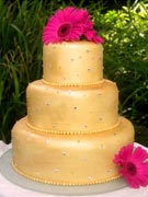 gold-wedding-cake