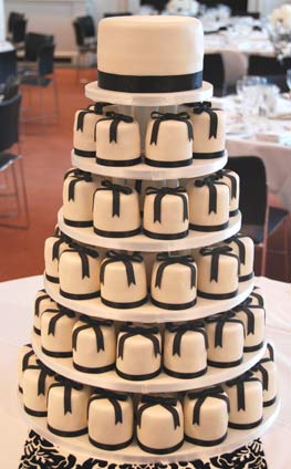 black-bow-mini-cakes