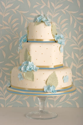 blue-hydrangea-wedding-cake