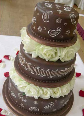 chocolate-paisley-and-pearl-wedding-cake