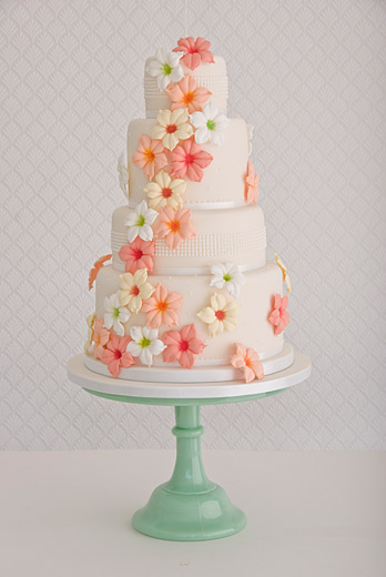 hibiscus-flowers-and-pearls-wedding-cake