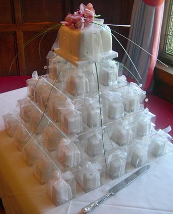 ivory-lustre-and-pearl-mini-cakes