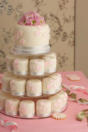 pink-bloom-mini-cakes