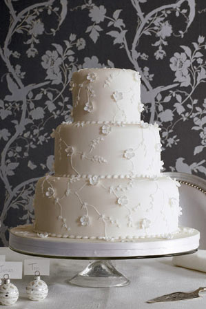 white-trailing-blossom-wedding-cake