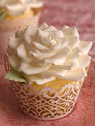 ivory-sugar-rose-wedding-cupcakes