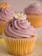 lilac-pansy-wedding-cupcakes