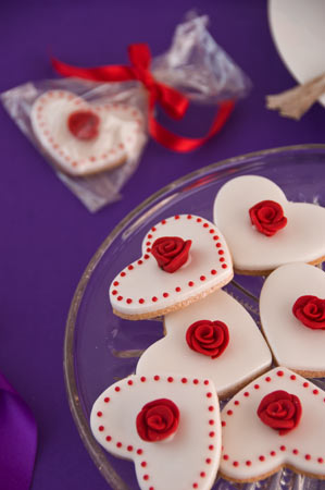 red-rose-wedding-cookies