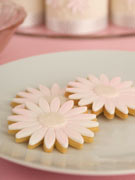 pink-daisy-wedding-cookies